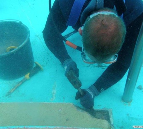 Nood betonreparatie trap buitenbad Orka zwembadreparatie