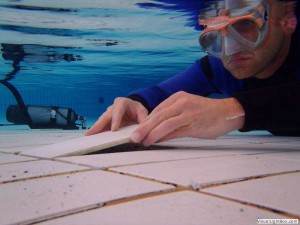 Tegelreparatie ondiep golfbad Orka zwembadreparatie