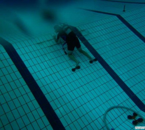 Tegelreparatie schuine wand duiklkuil Orka zwembadreparatie