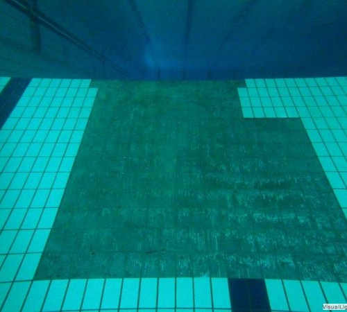Tegelreparatie schuine wand duiklkuil Orka zwembadreparatie