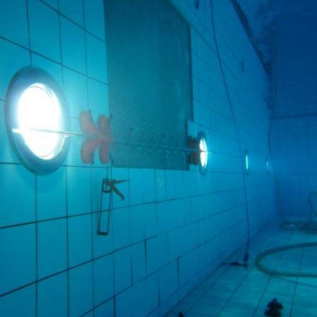 Wandtegel reparatie door Orka zwembadreparatie